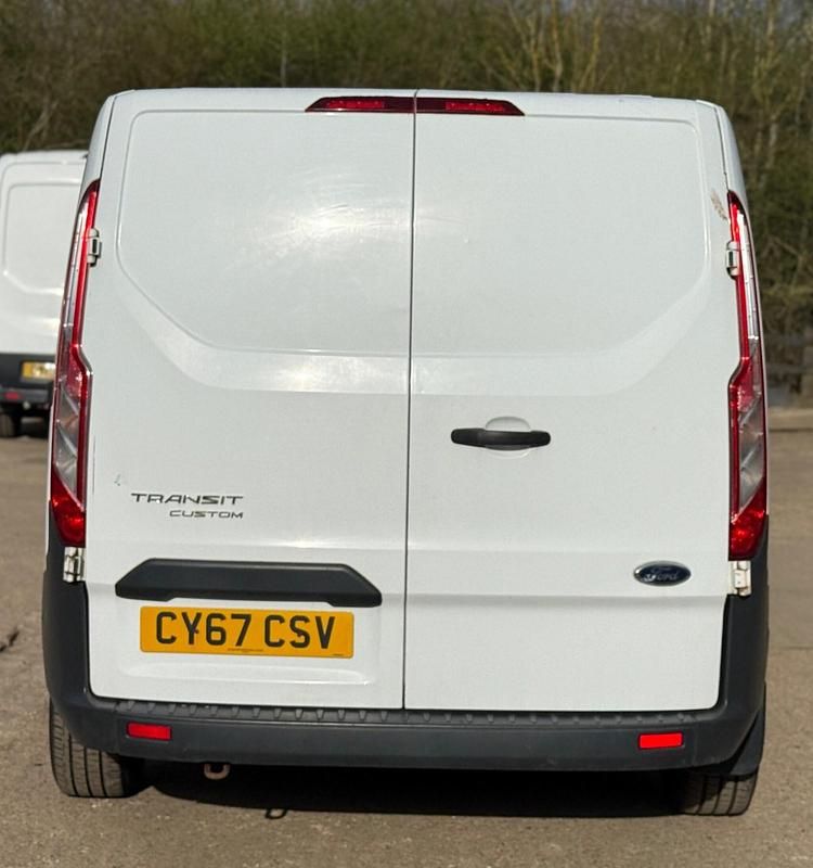 Used Ford Transit Custom 105 HP (77 kW) 2017 White Van