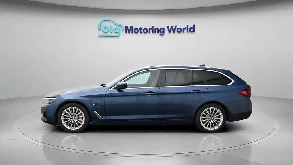 Begagnad BMW 530e 292 HK (214 kW) 2022 Blå Kombi