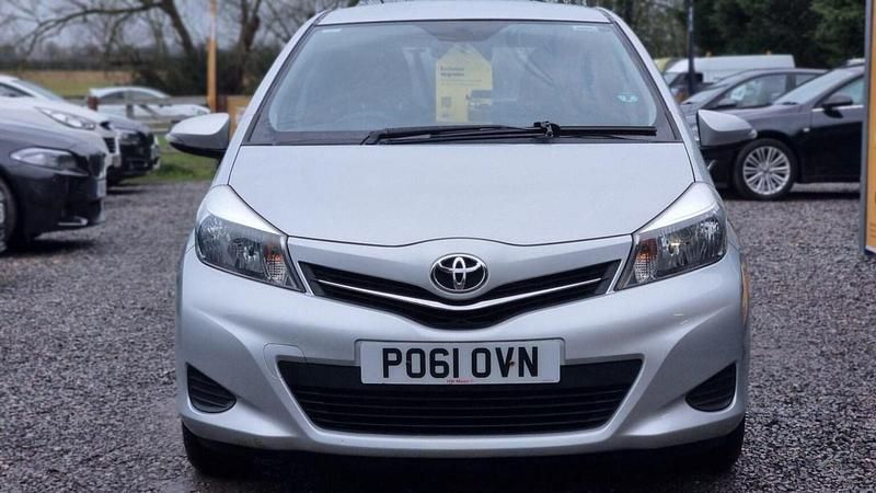 Used Toyota Yaris Multidrive S 2011 Silver Hatchback