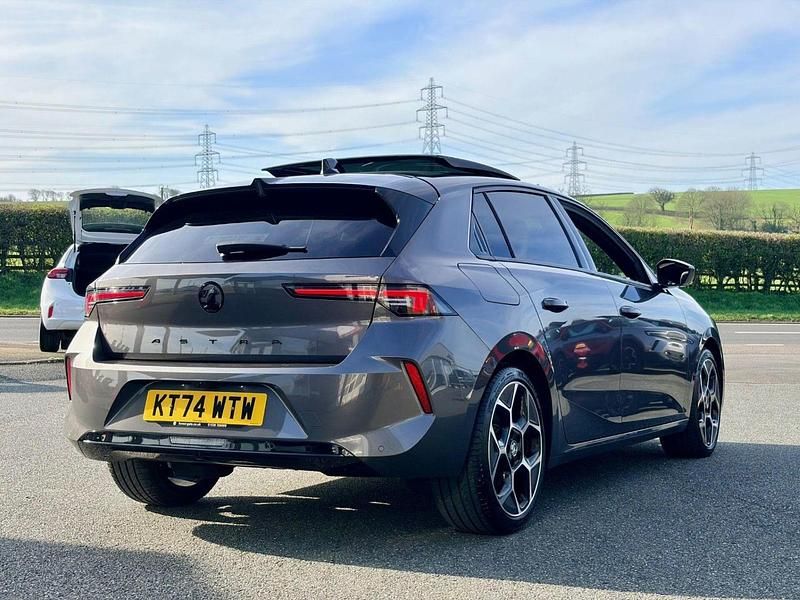 Second-hand Vauxhall Astra Ultimate 128 CP (94 kW) 2025 Gri Hatchback