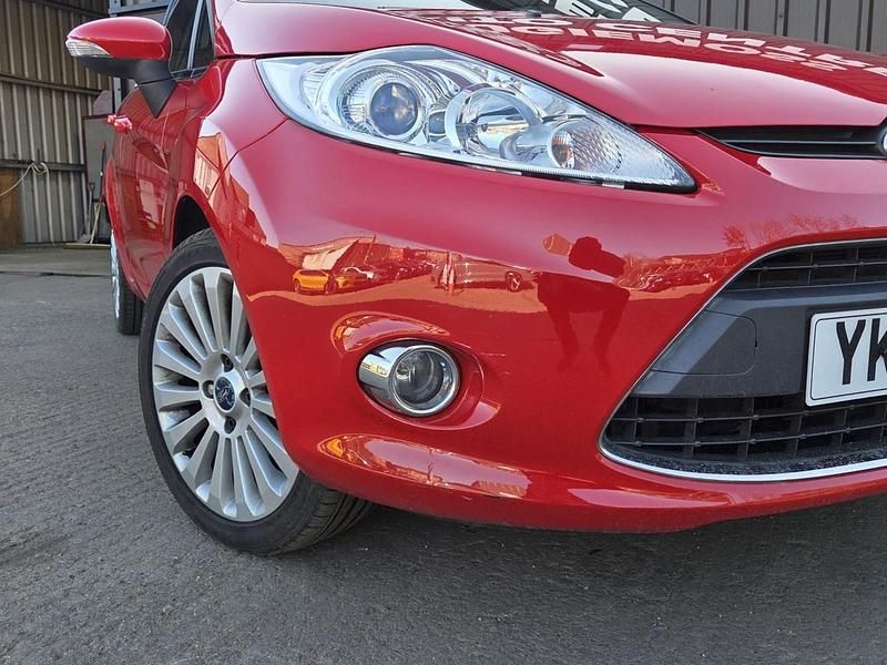 Usado Ford Fiesta Titanium 96 HP (70 kW) 2010 Vermelho Citadino