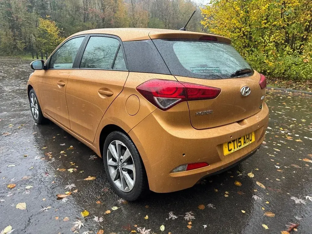 Used Hyundai i20 SE 100 HP (73 kW) 2015 Orange Hatchback