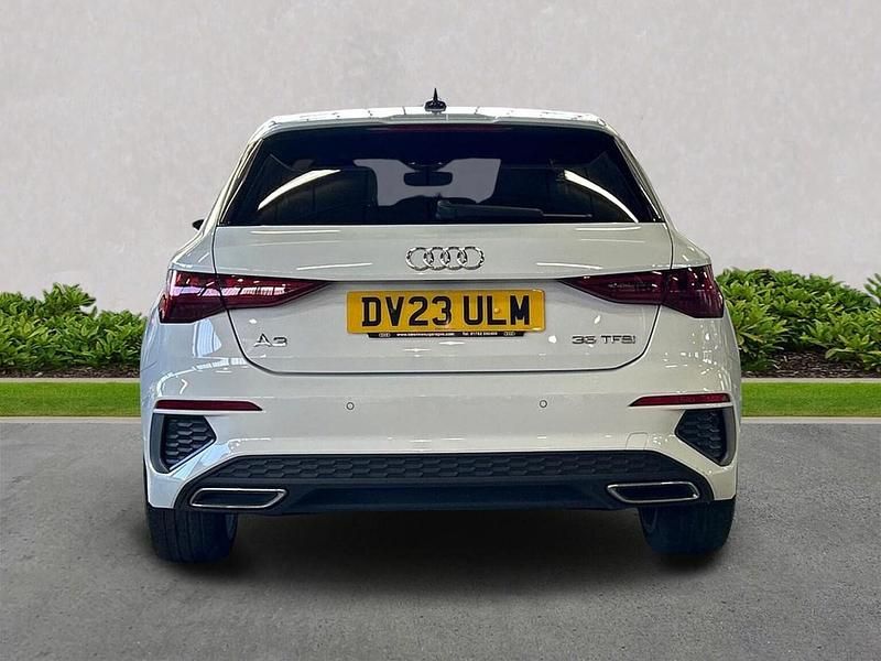 Begagnad Audi A3 S-Line 147 HK (108 kW) 2023 Vit Sedan
