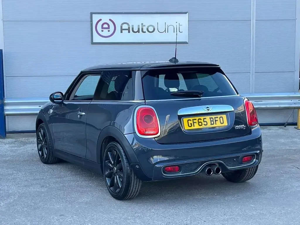 Usado Mini Cooper S Hatch 192 CV (141 kW) 2015 Gris Utilitario