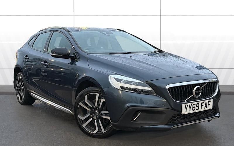 Blue Used 2019 Volvo V40 Pro Hatchback | £14,600 (Fair price) - Image 1/4