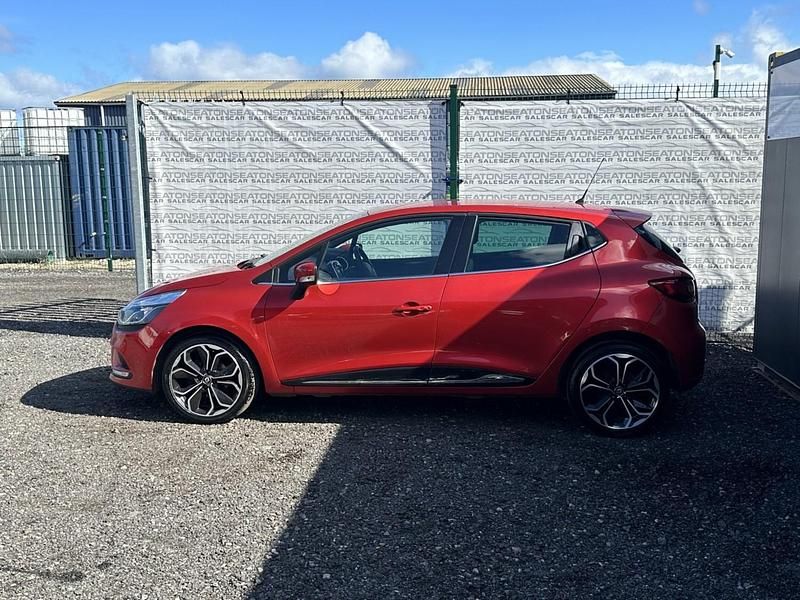 Used Renault Clio IV Iconic 90 HP (66 kW) 2018 Red Hatchback