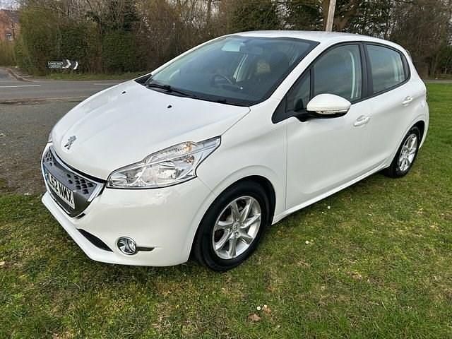 Used Peugeot 208 Active 70 HP (51 kW) 2012 White Hatchback