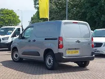 Second-hand Citroën Berlingo 100 CP (73 kW) 2023 Gri Monovolum
