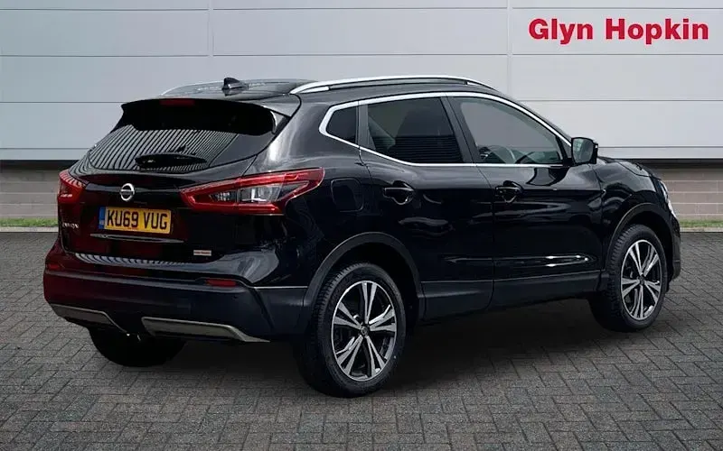 Used Nissan Qashqai N-Connecta 140 HP (102 kW) 2020 Black SUV