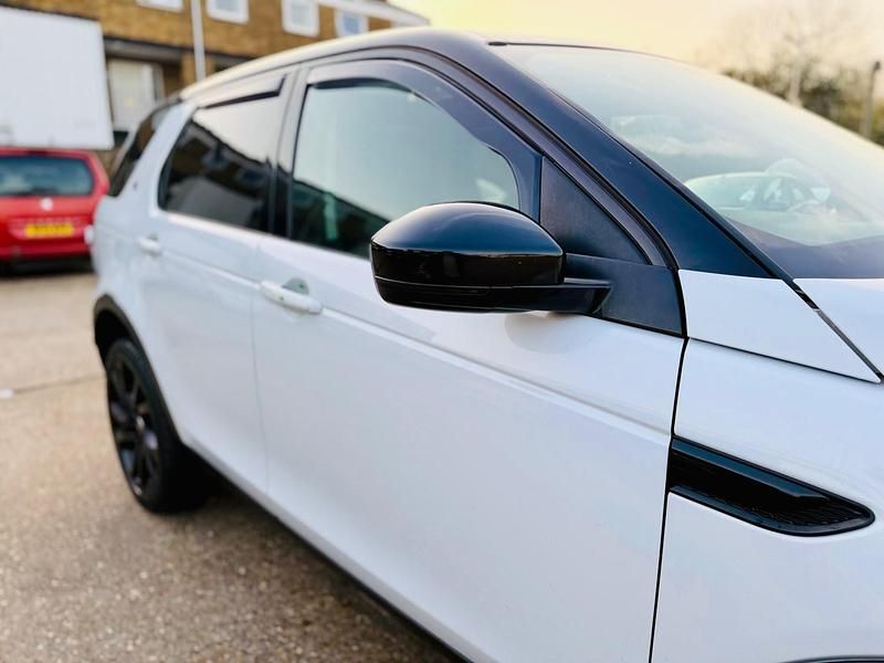 Used Land Rover Discovery Sport HSE 180 HP (132 kW) 2017 White SUV