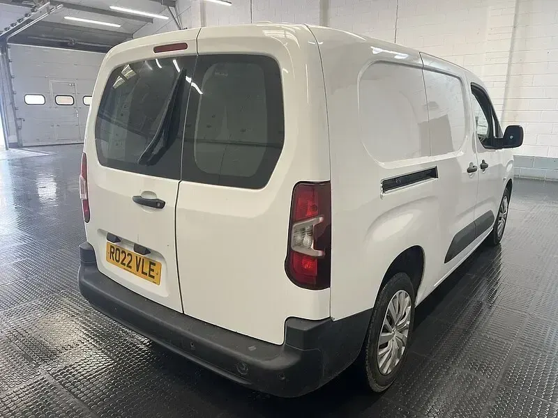 Used Peugeot Partner Premium 131 HP (96 kW) 2022 White MPV