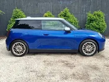 Used Mini Cooper SE 160 kW (218 HP) 2024 Blue Hatchback