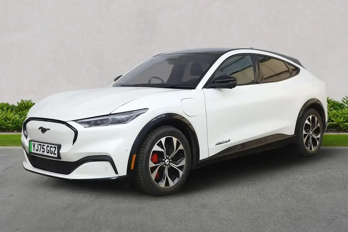 Used Ford Mustang Premium 370 HP (272 kW) 2025 White Hatchback