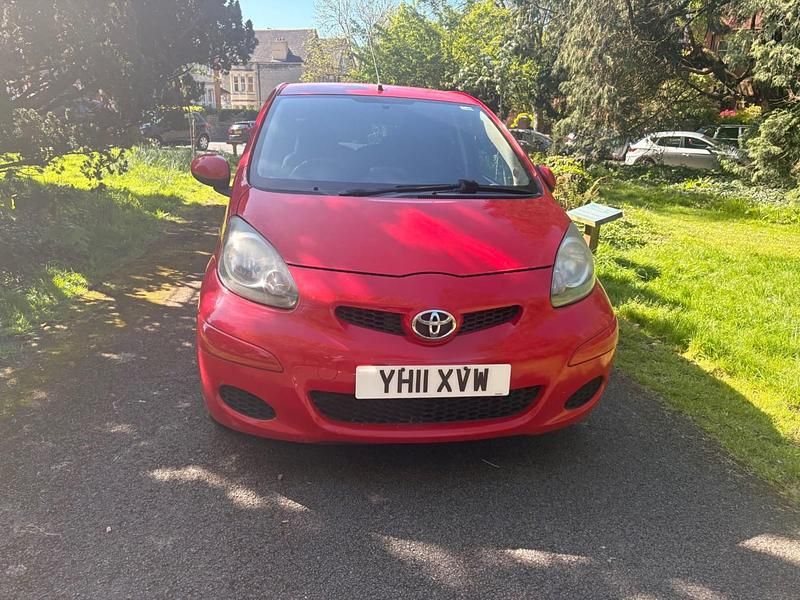 Usado Toyota Aygo 68 HP (50 kW) 2011 Vermelho Citadino