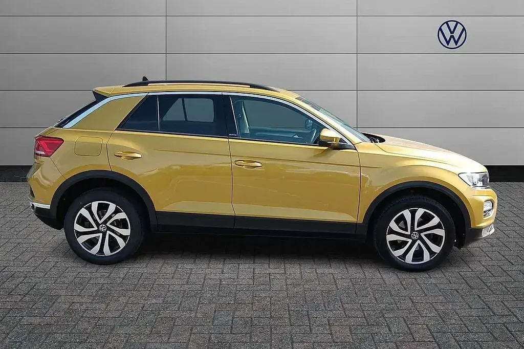 Used VW T-Roc Active 110 HP (80 kW) 2021 Yellow SUV