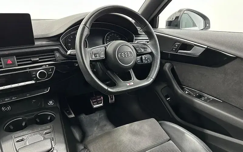 Used Audi A4 Black Edition 150 HP (110 kW) 2017 White Estate