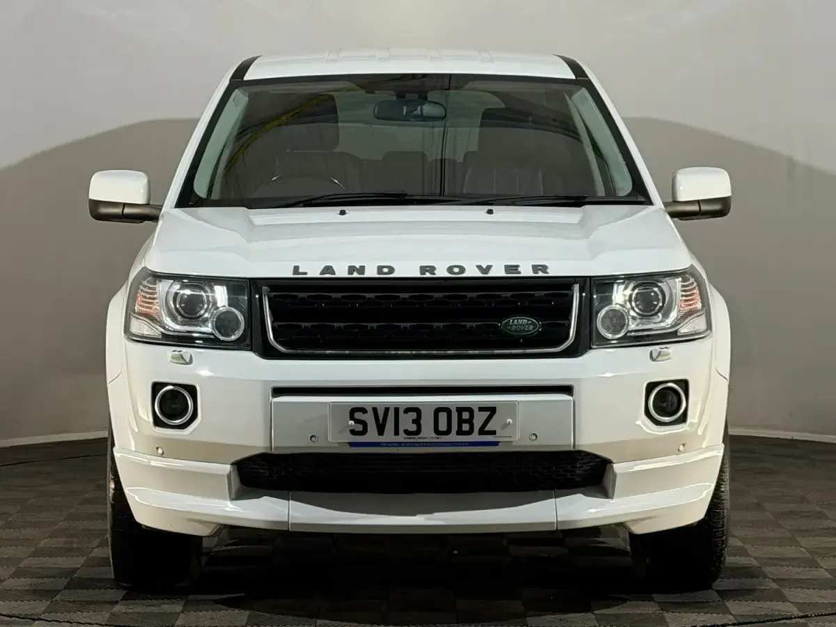 Used Land Rover Freelander 2 Dynamic 150 HP (110 kW) 2013 White SUV
