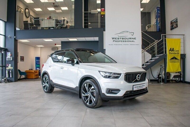 White Used 2018 Volvo XC40 SUV | £22,480 (Fair price) - Image 1/4