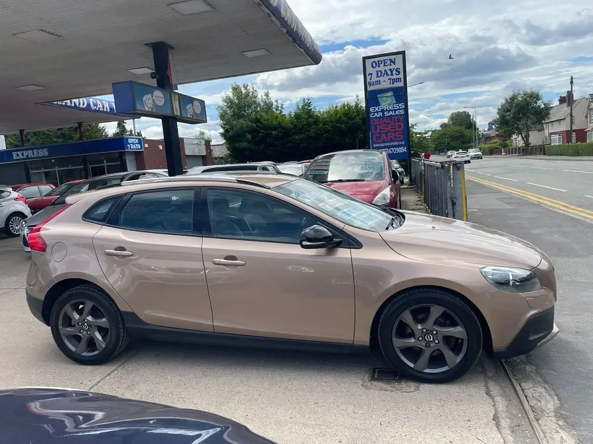 Used Volvo V40 2014 Bronze Hatchback