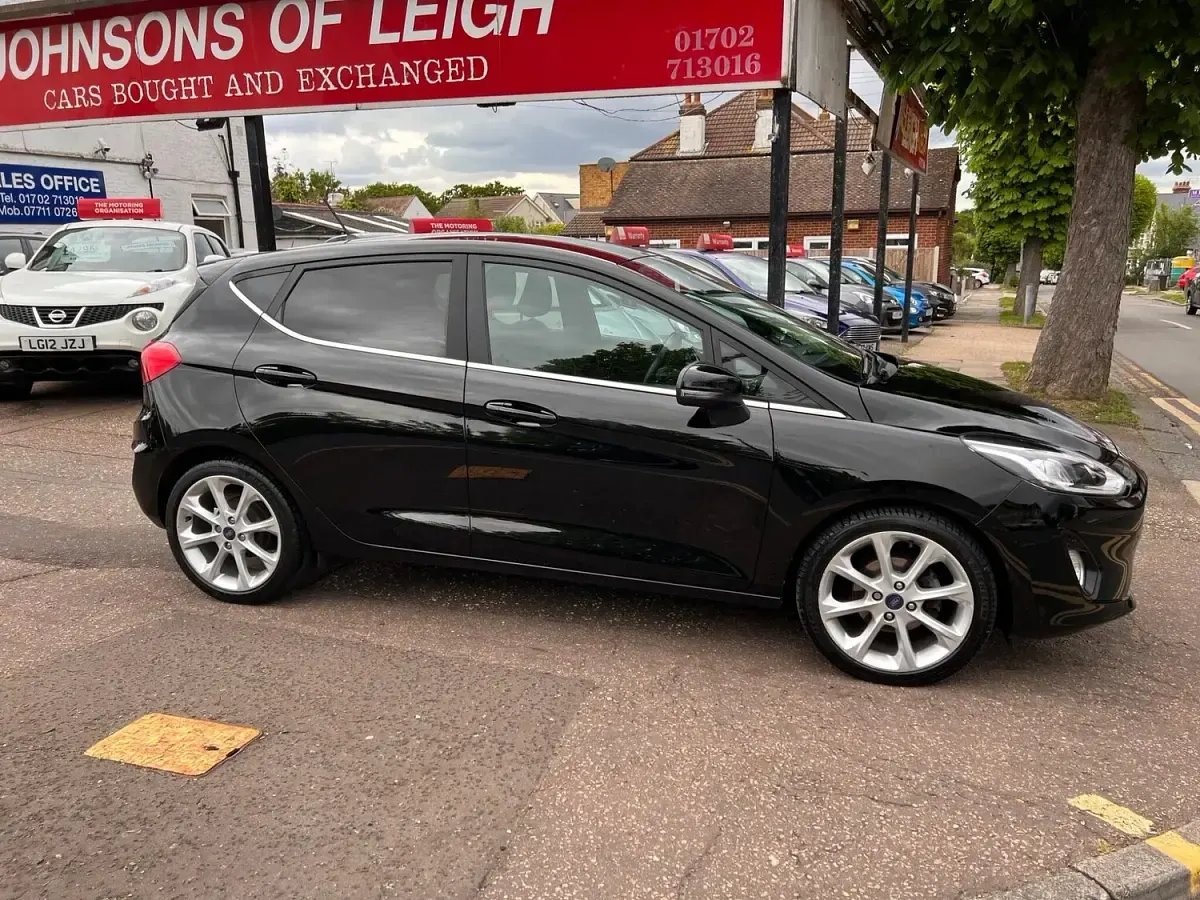 Used Ford Fiesta Titanium 100 HP (73 kW) 2017 Black Hatchback
