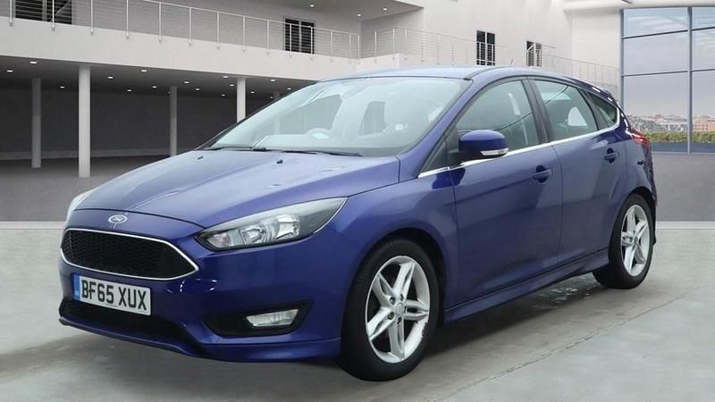 Used Ford Focus Zetec 120 HP (88 kW) 2015 Blue Hatchback