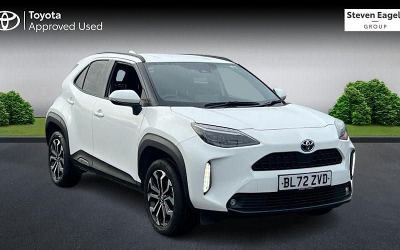 Used 2025 Toyota Yaris Hybrid Design Estate | £20,087 (Super price) - Image 1/4