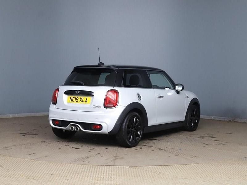 Used Mini Cooper S Classic 192 HP (141 kW) 2019 Silver Hatchback