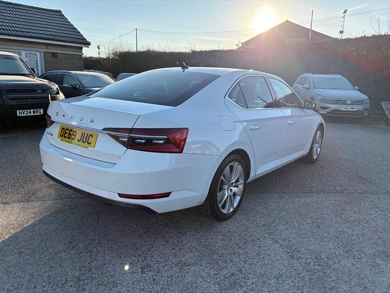 Used Skoda Superb SE L 190 HP (139 kW) 2019 White Hatchback