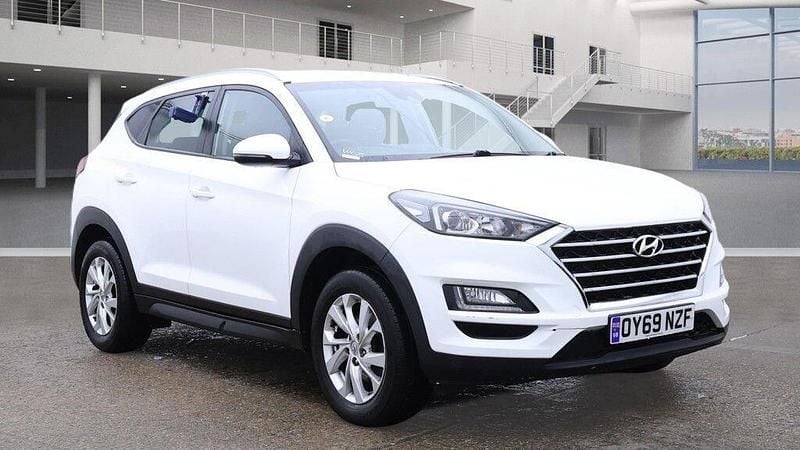 White Used 2019 Hyundai Tucson SE SUV | £12,490 (Good price) - Image 1/2