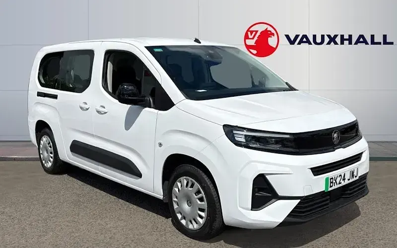 Usado Vauxhall Combo Design Edition 100 kW (136 HP) 2026 Monovolume