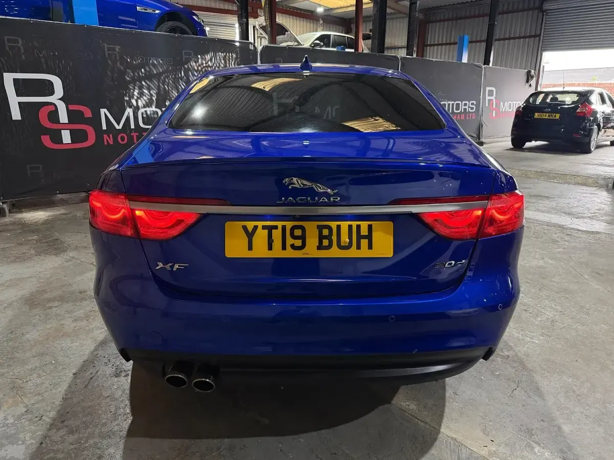Used Jaguar XF R-Sport 180 HP (132 kW) 2019 Blue Sedan