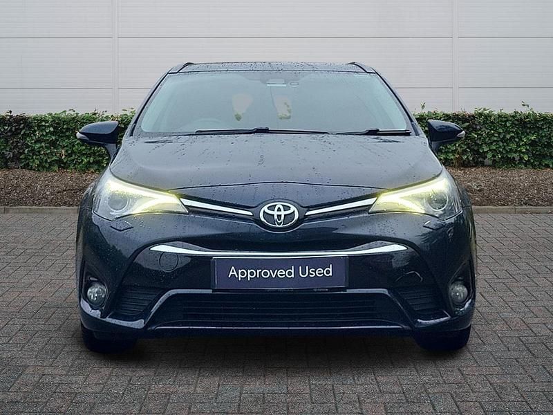 Used Toyota Avensis T2 147 HP (108 kW) 2017 Grey Estate