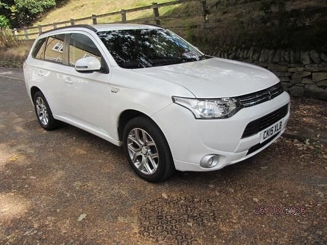 Used Mitsubishi Outlander P-HEV 2015 White Estate