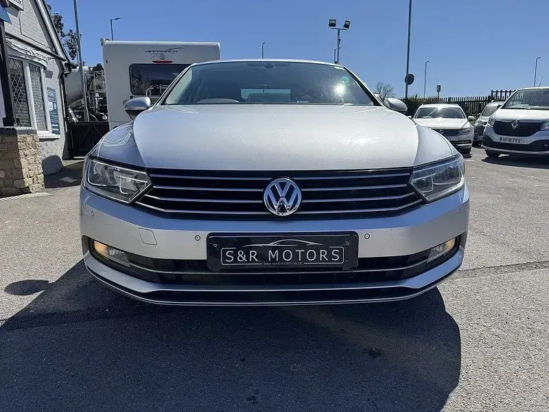 Used VW Passat Business 150 HP (110 kW) 2018 Silver Sedan