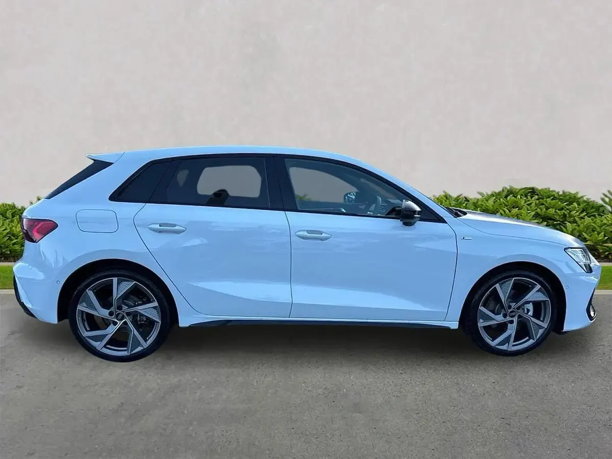 Used Audi A3 Sportback Black Edition 150 HP (110 kW) 2025 White Hatchback