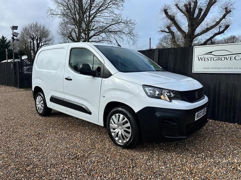 Used Peugeot Partner Premium 131 HP (96 kW) 2023 White MPV