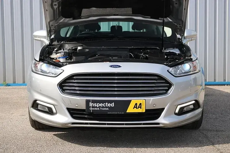 Używany Ford Mondeo Zetec 150 KM (110 kW) 2018 Srebrny Hatchback