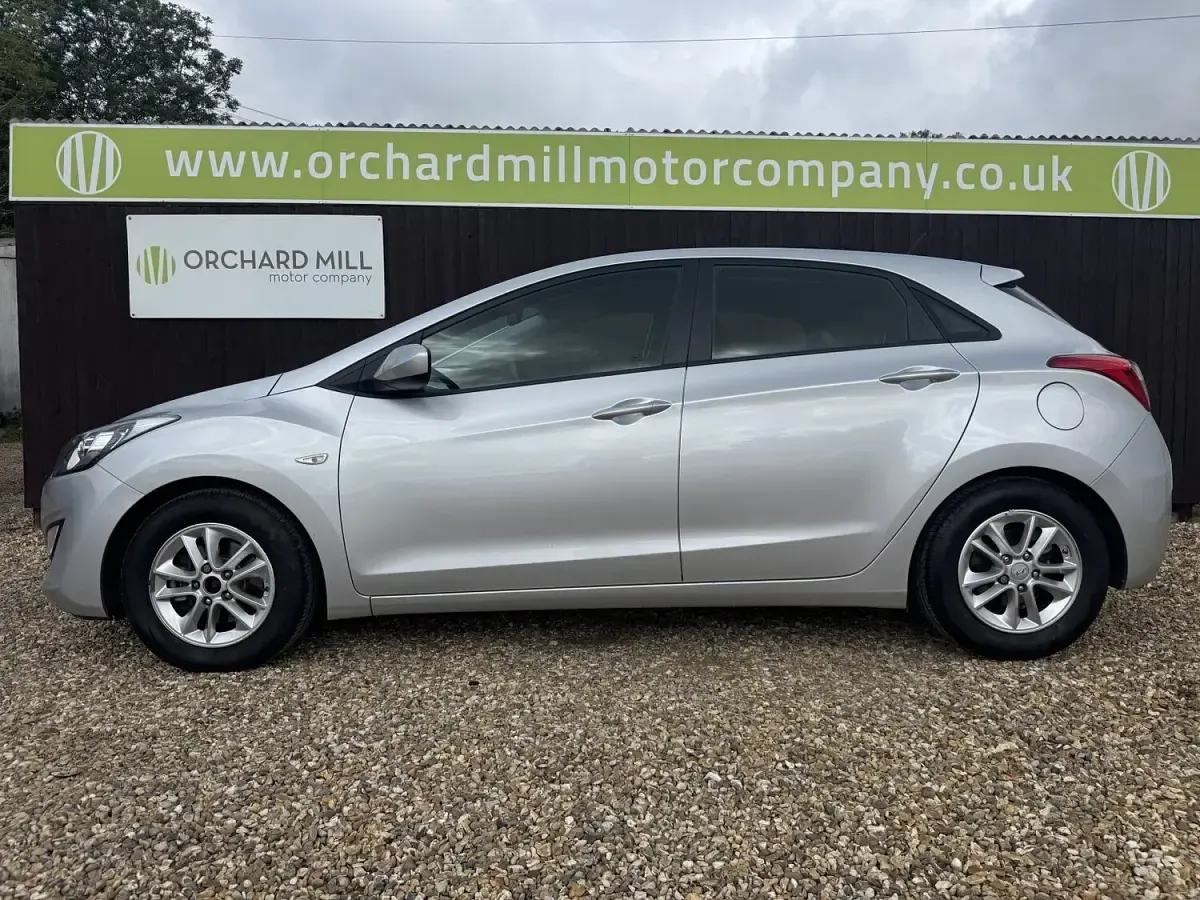 Used Hyundai i30 Active 100 HP (73 kW) 2014 Silver Hatchback
