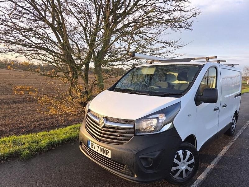 White Used 2017 Vauxhall Vivaro MPV | £7,995 (Good price) - Image 1/4