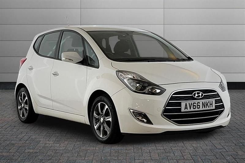 White Used 2016 Hyundai ix20 SE Hatchback | £5,399 (Fair price) - Image 1/2