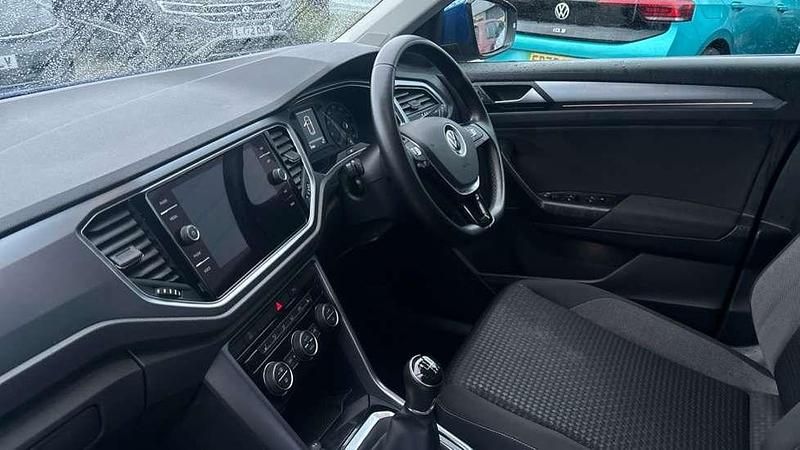 Used VW T-Roc Active 110 HP (80 kW) 2022 Ravenna blue metallic SUV