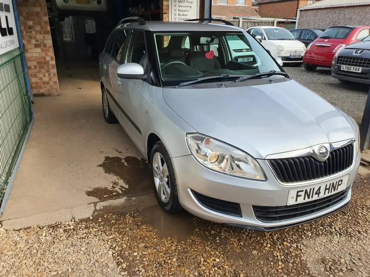 Begagnad Skoda Fabia 2014 Silver Kombi