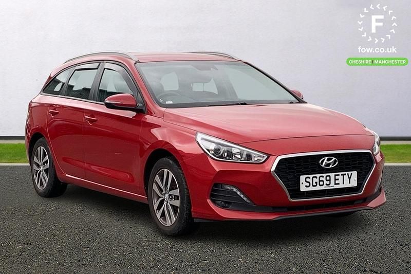 Red Used 2019 Hyundai i30 SE Estate | £9,799 (Fair price) - Image 1/3