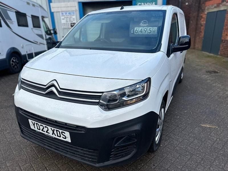 Used Citroën Berlingo 100 HP (73 kW) 2022 White MPV