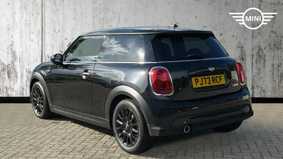 Usado Mini Cooper Classic 134 CV (98 kW) 2023 Negro Utilitario