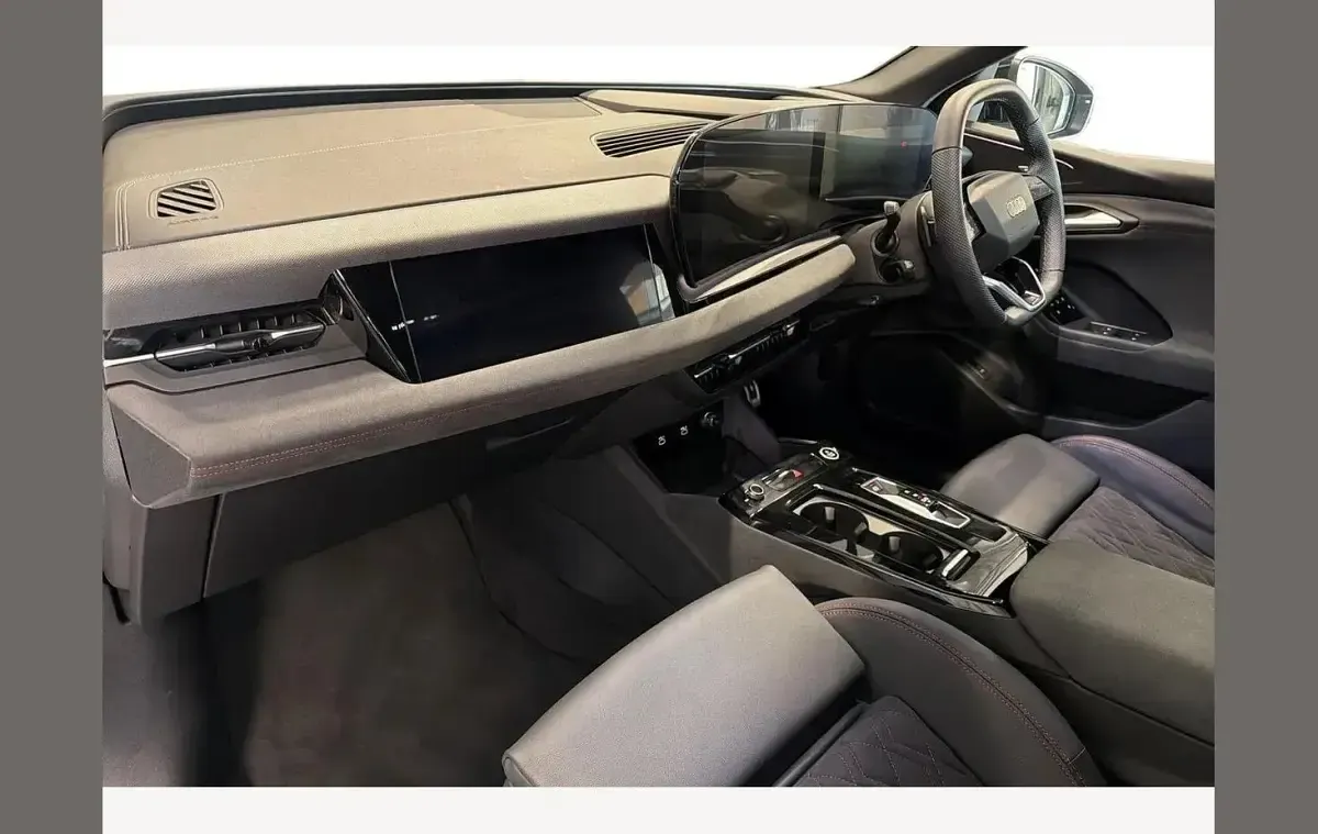 Used Audi Q6 e-tron Comfort 185 kW (252 HP) 2025 White SUV