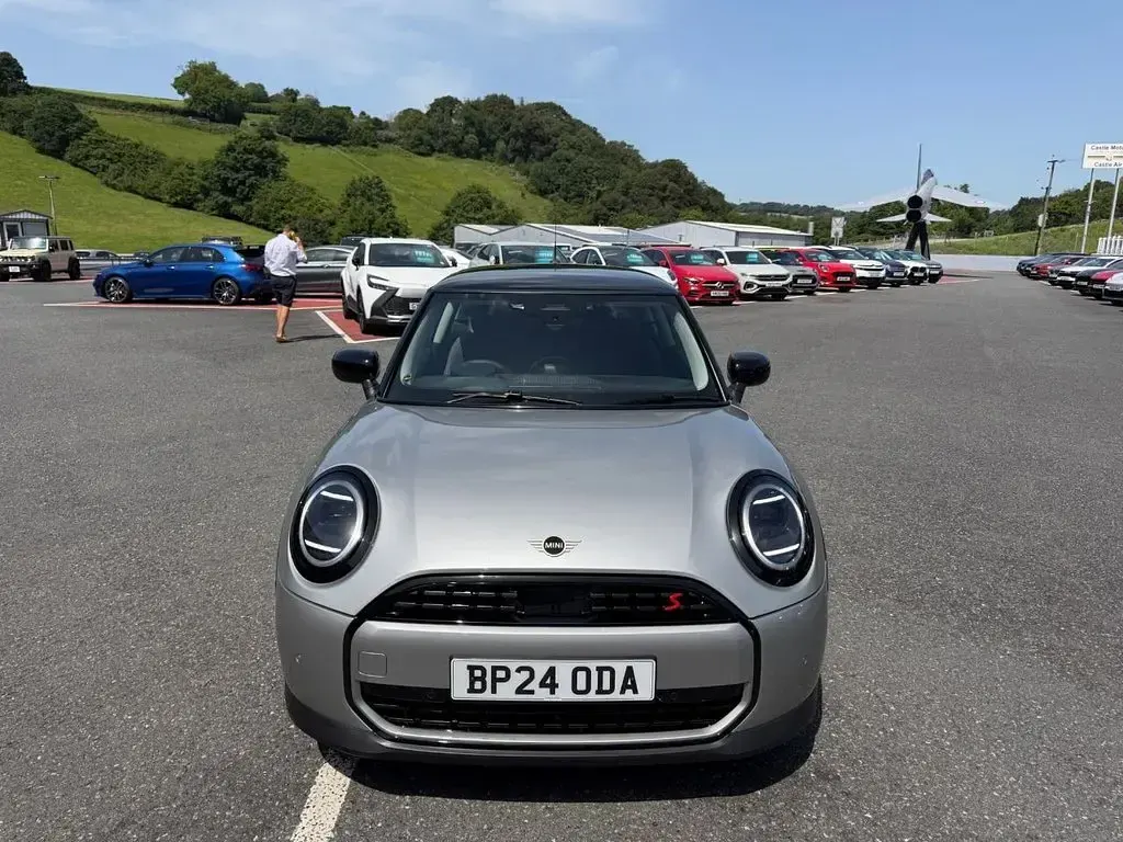 Used Mini Cooper Classic 204 HP (150 kW) 2024 Silver Hatchback