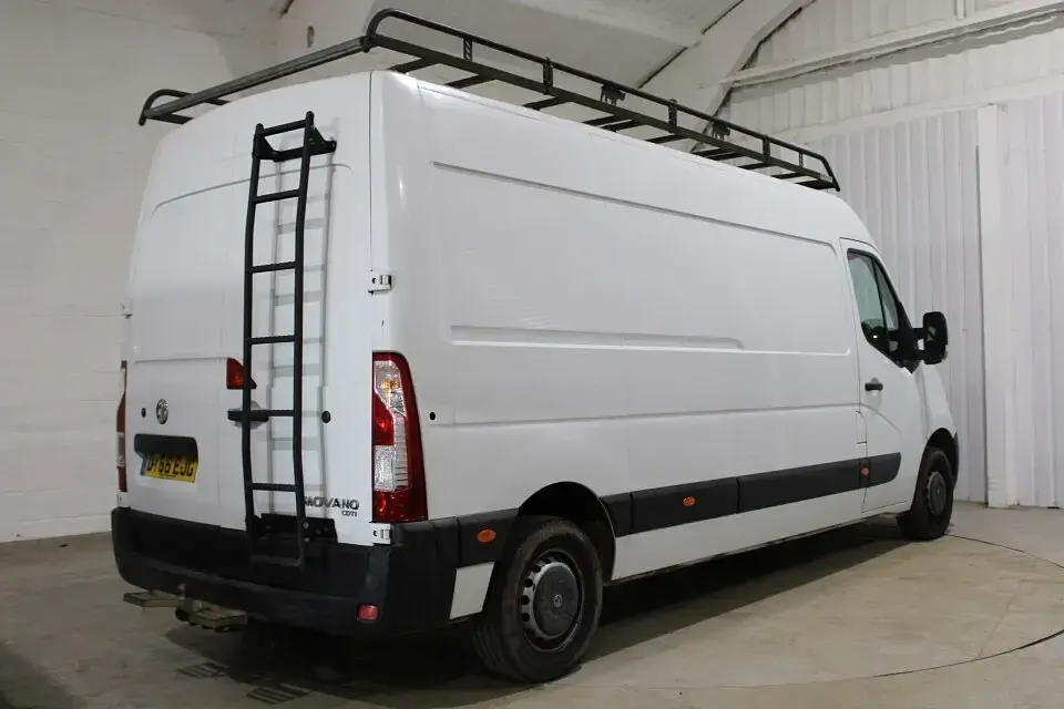 Used Vauxhall Movano 125 HP (91 kW) 2016 White MPV
