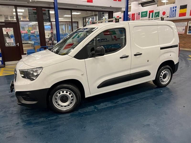 Used Vauxhall Combo 100 HP (73 kW) 2021 White Van