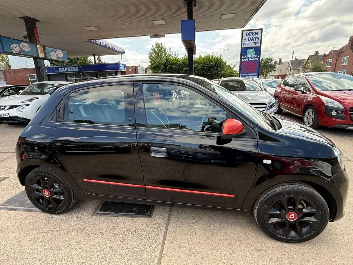 Used Renault Twingo Dynamique 90 HP (66 kW) 2016 Black Hatchback